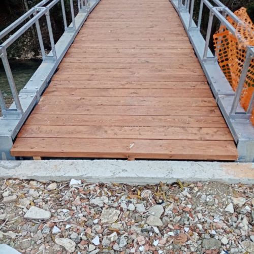 Ponte di legno a Vallo di Nera - fase della costruzione